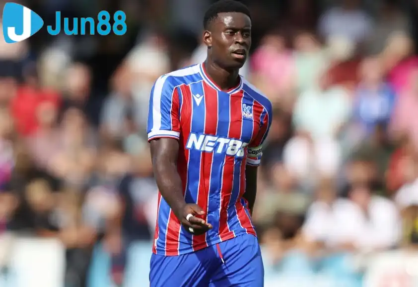 Marc Guehi đang là cái tên hấp dẫn trên TTCN