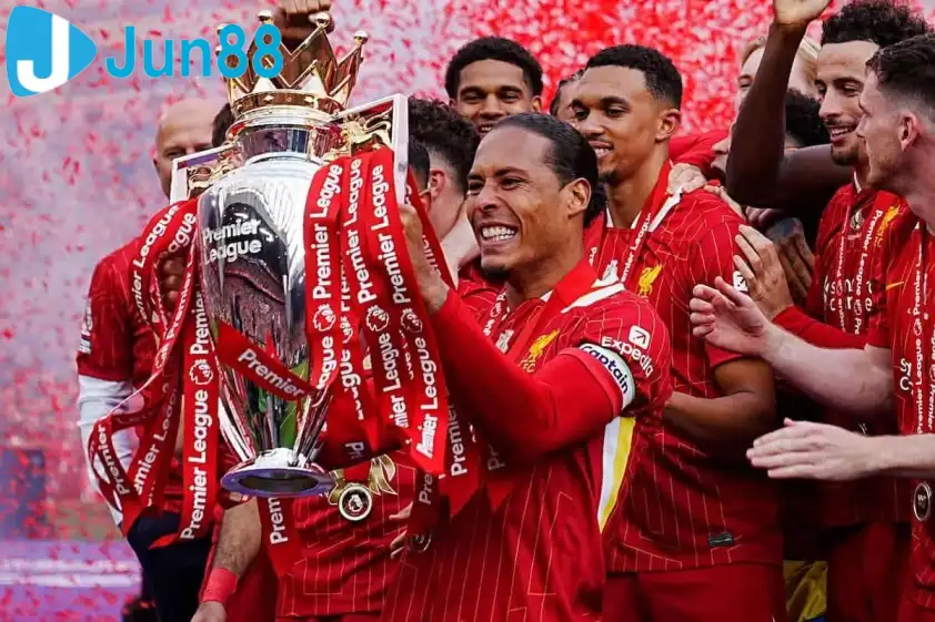 Van Dijk có một sự nghiệp huy hoàng tại Liverpool