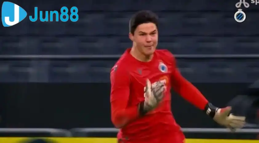 Người hâm mộ Man United tỏ ra phấn khích trước viễn cảnh sở hữu một thủ môn có khả năng ghi bàn Ảnh: X/ClubBrugge