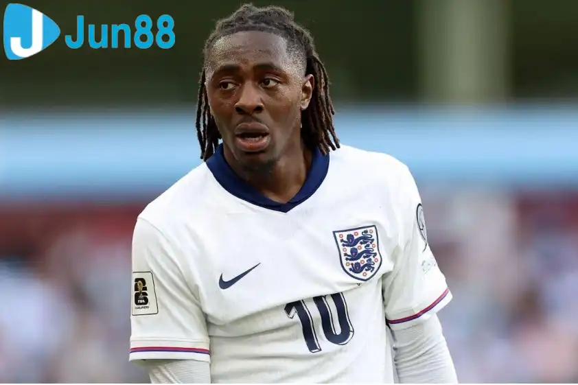 Eze bị HLV Thomas Tuchel nhắc nhở sau trận đấu (Ảnh: X).