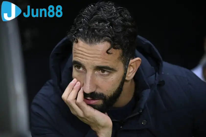 MU đang tìm mọi cách để bù đắp lại chi phí (ảnh: GOAL).