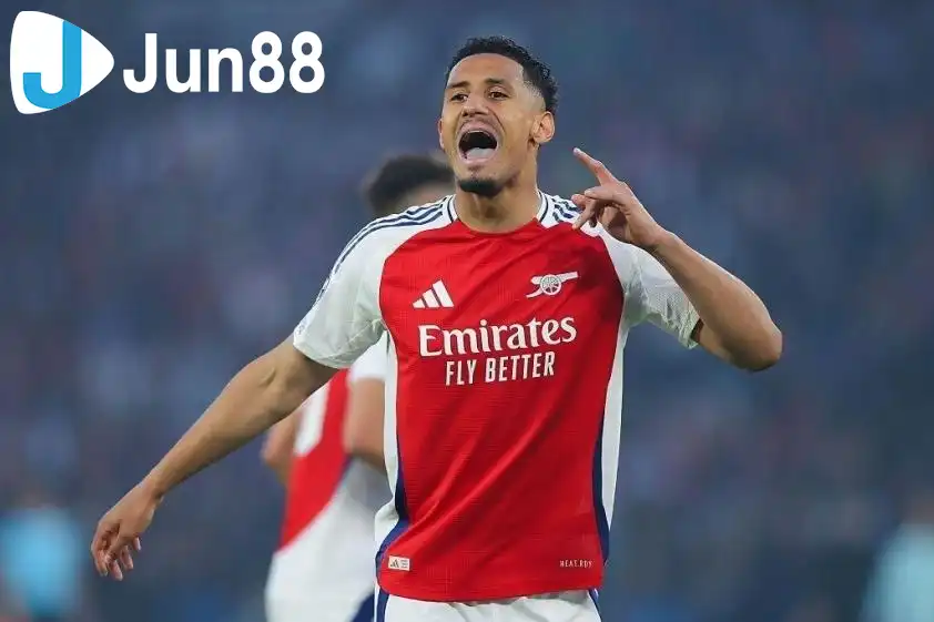 Saliba cũng đã có thể trở lại sau thời gian gặp phải chấn thương. Ảnh: NBC