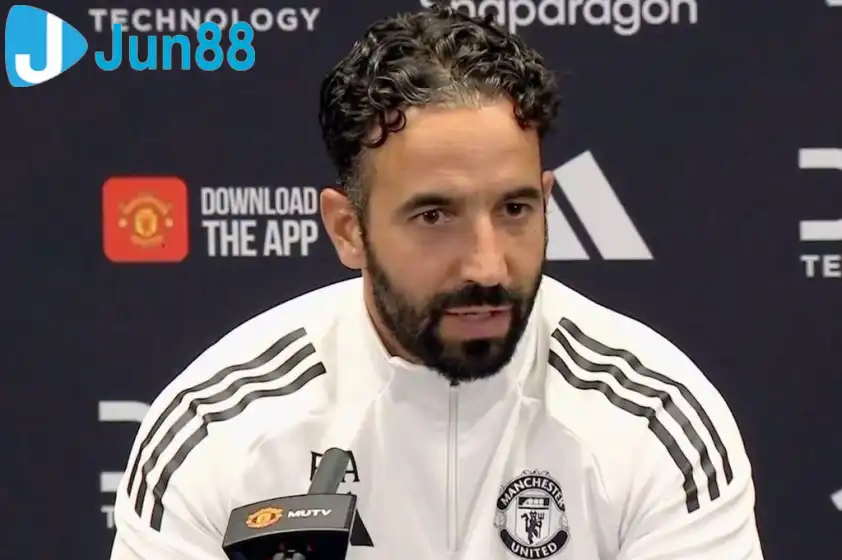 Ruben Amorim đã lên tiếng đáp trả các chỉ trích. Ảnh: The Mirror