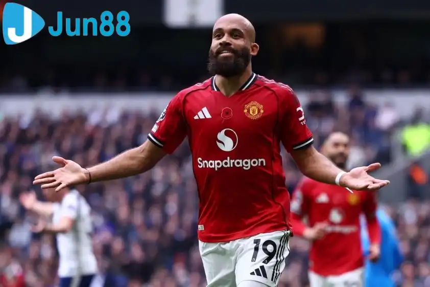 Mbeumo đang thể hiện được phong độ rất tốt tại MU. Ảnh: The Sun