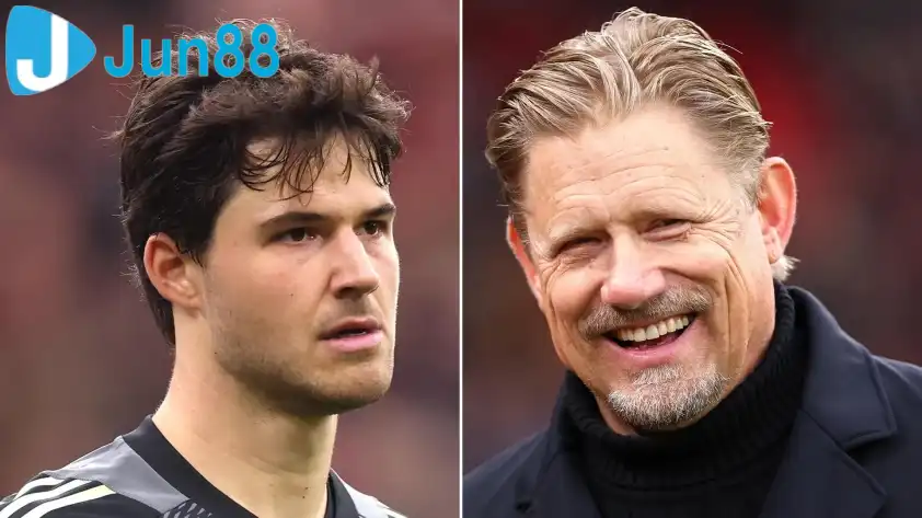 Senne Lammens đã phản hồi khi được so sánh với Schmeichel (Ảnh: The Sun)